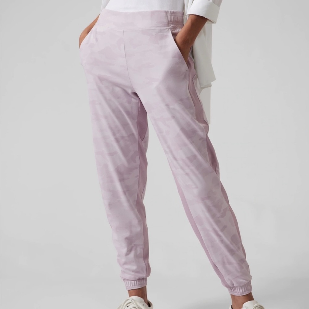 Athleta Brooklyn Lined Joggers In Camo Lux Shasta Purple 985549 Size 4P